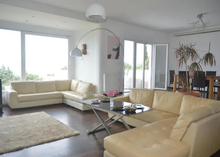 Caecilia & Lawrence Villa Saint Minas photo