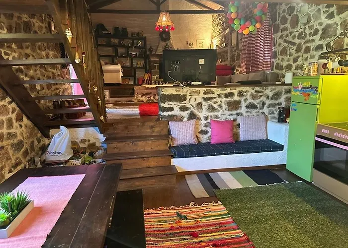 fotos do Το Καλύβι Με Τα Κόκκινα Παράθυρα Vila Ano Kalivia